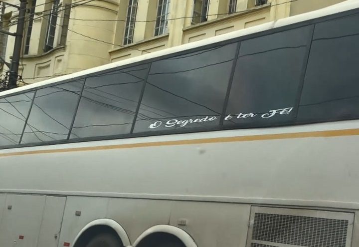 Exclusivo: por dentro dos ônibus de viagem clandestinos