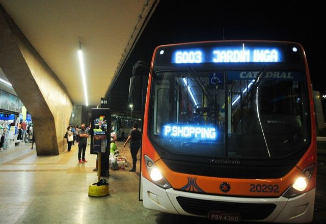 Nas regiões administrativas Estrutural e Samambaia, o policiamento próximo às paradas de ônibus foi reforçado na madrugada e em horários de bastante circulação, em que costumam acontecer os roubos | Joel Rodrigues/Agência Brasília