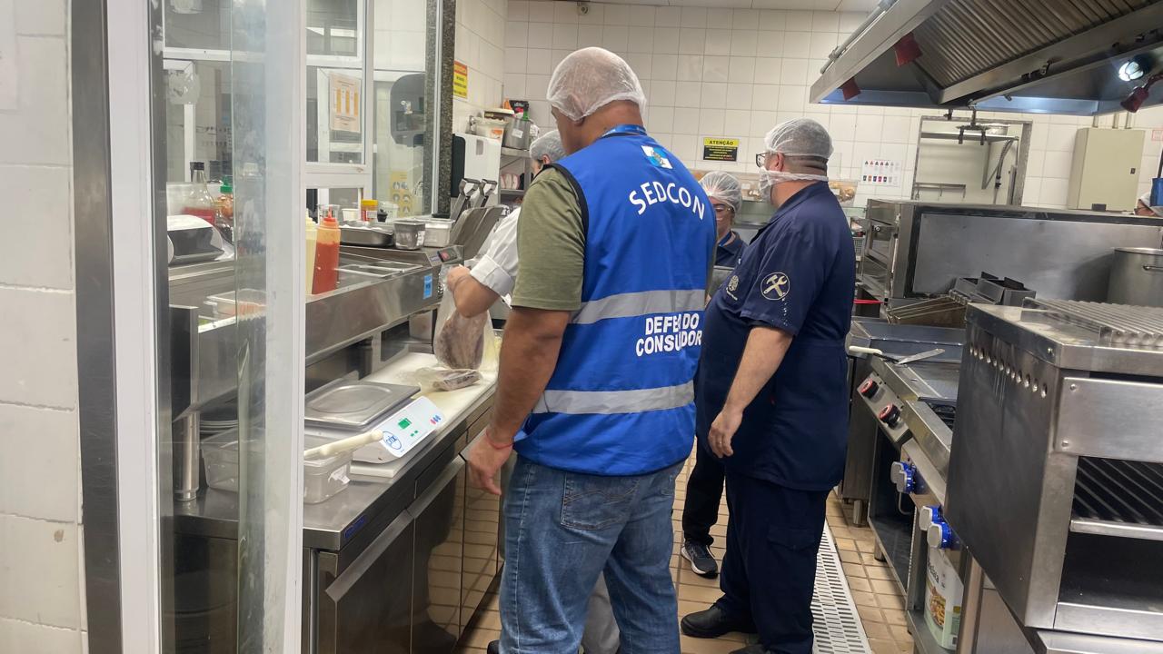 Fiscais flagraram irregularidades em hotéis de Copacabana, às vésperas do show da Lady Gaga | Divulgação 