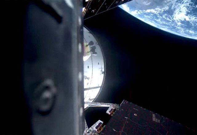 Cápsula Orion da missão Artemis 2, em uma imagem de vídeo 01/04/2026 NASA TV/Handout via REUTERS