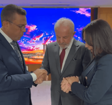 Da esquerda para direita, o deputado Otoni de Paula, o presidente Lula e a senadora Eliziane Gama | Reprodução/X @LulaOficial