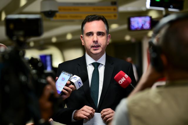 O senador Rodrigo Pacheco fala sobre incidente na Praça dos Três Poderes (Pedro França/Agência Senado)
