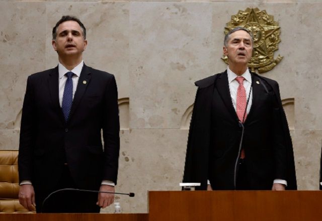 Pacheco ao lado de Luís Roberto Barroso, na sessão solene de abertura do Ano Judiciário de 2024, no STF (Rosinei Coutinho/SCO/STF)