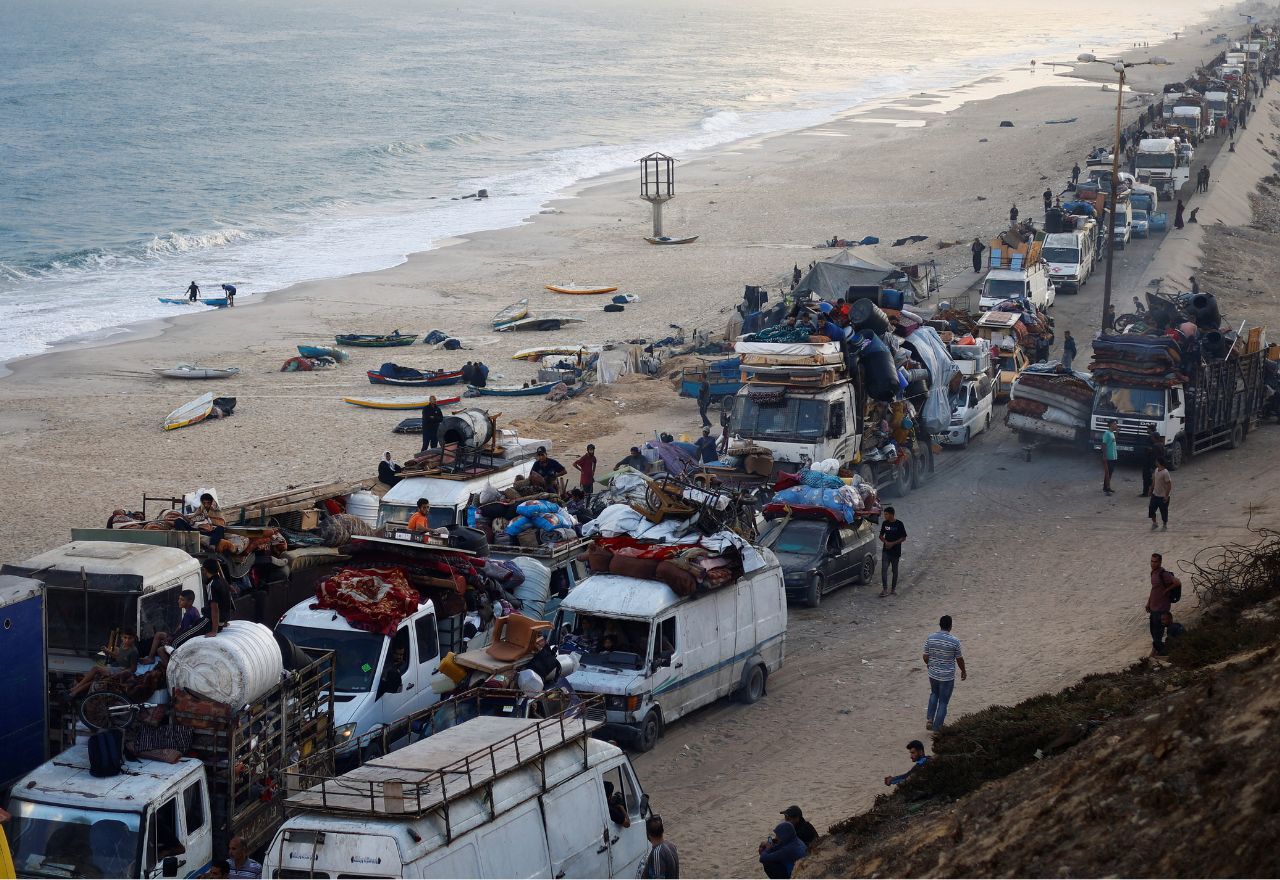 Palestinos fogem do norte de Gaza em direção ao sul | REUTERS/Mahmoud Issa