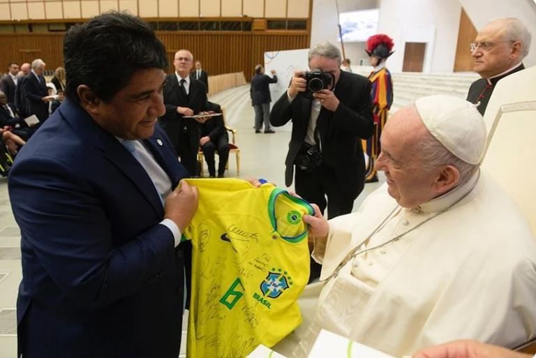 CBF e personalidades do futebol lamentam morte de Papa Francisco; veja