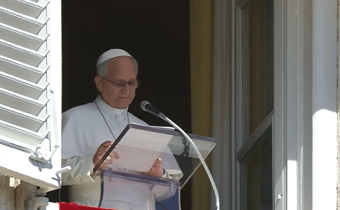 O papa Leão XIV durante missa neste domingo (11), no Vaticano | Reprodução/Vatican News