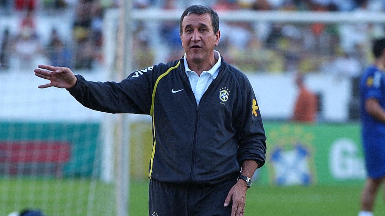 Parreira está na UTI e respira com ajuda de aparelhos