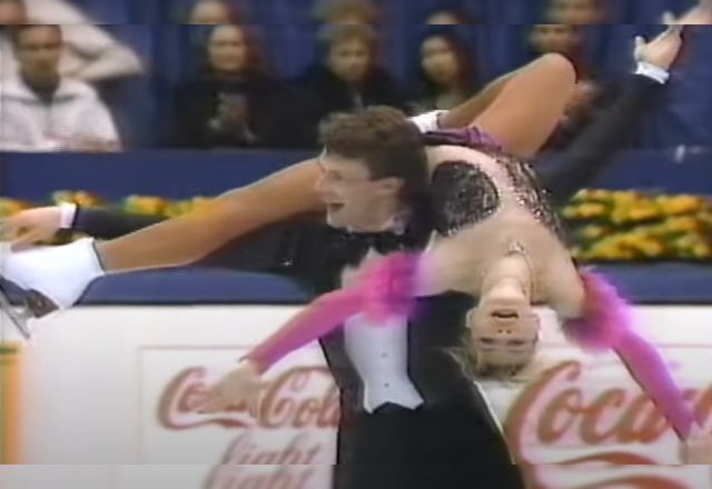 Evgenia Shishkova e Vadim Naumov quando foram campeões mundiais em 1994 | Reprodução