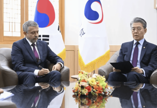 Embaixador russo e vice-ministro de Relações Exteriores da Coreia do Sul | Reprodução/Ministério de Relações Exteriores da Coreia do Sul via AP