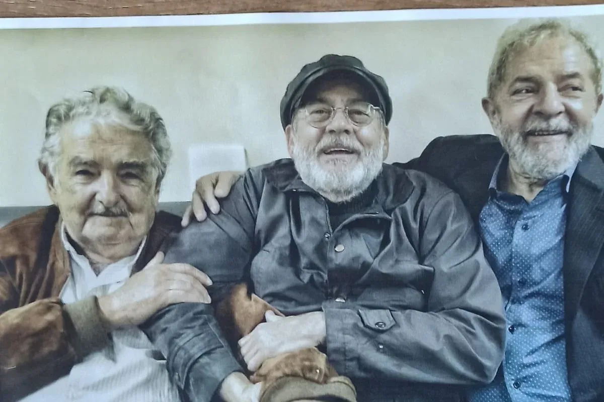 Paulo Frateschi era amigo pessoal de Lula; na foto, ele aparece ao lado do ex-presidente do Uruguai, Pepe Mujica, e do presidente brasileiro | Reprodução
