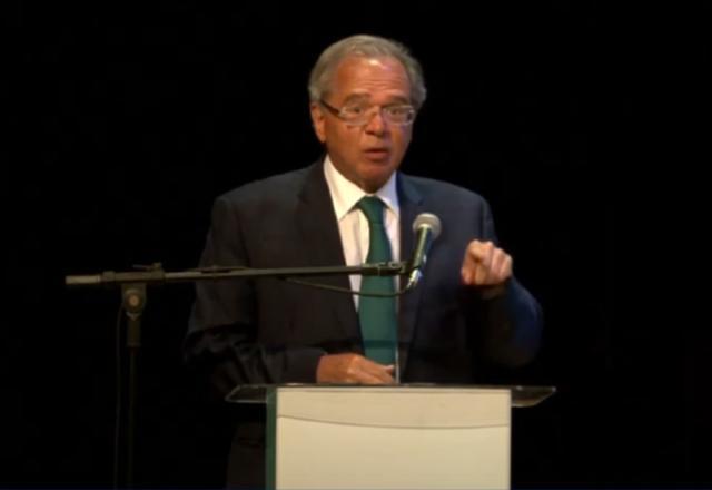 Guedes sugere prorrogar estado de calamidade para pagar auxílio de R$ 600 Guedes sugere prorrogar estado de calamidade para pagar auxílio de R$ 600