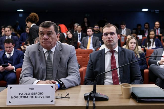 O ex-ministro da Defesa Paulo Sérgio Nogueira (à esquerda) e seu advogado Andrew Farias | Ton Molina/STF