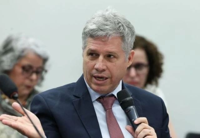 Dólar alto é o grande problema, diz ministro de Lula sobre preço dos alimentos