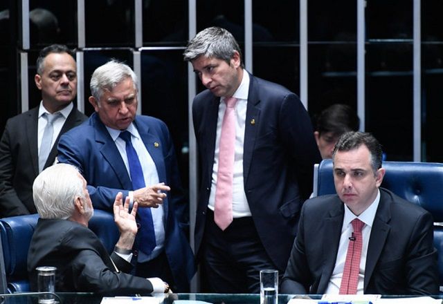 Entre as fontes para compensação, Jaques Wagner incluiu um aumento de 15% para 20% da alíquota do Imposto de Renda Retido na Fonte (IRRF) incidente sobre Juros sobre Capital Próprio (JCP) | Edilson Rodrigues/Agência Senado