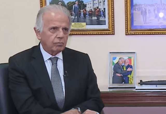 "Não há limite para ajudar o Rio Grande do Sul", diz Múcio sobre ações da Defesa no estado 