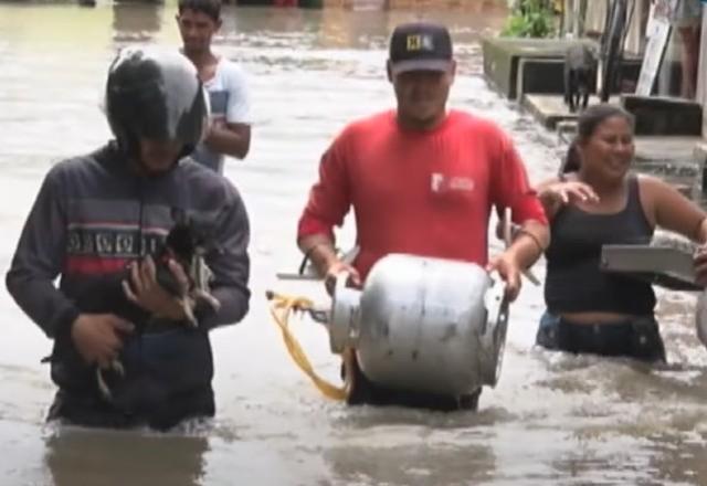 Sobe para 4 número de mortos pela chuva em Pernambuco Sobe para 4 número de mortos pela chuva em Pernambuco