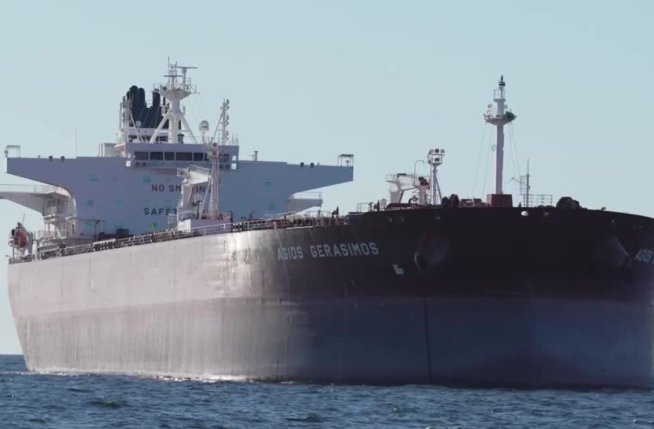 EUA renovam permissão para compra de petróleo russo em alto-mar 