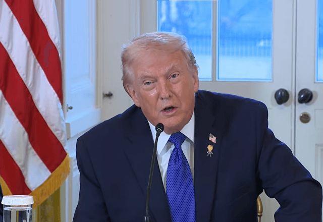 'Todos devem estar felizes na América do Sul', diz Trump ao SBT em dia de reunião com executivos do setor do petróleo 'Todos devem estar felizes na América do Sul', diz Trump ao SBT em dia de reunião com executivos do setor do petróleo