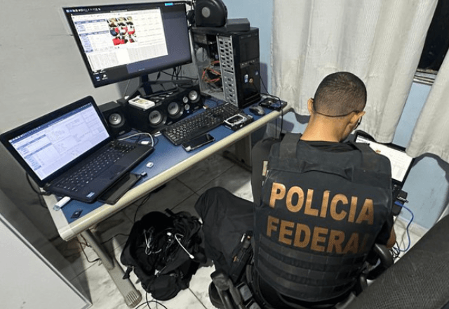 Agentes identificaram provas suficientes para que suspeitos fossem presos em flagrante | Divulgação/PF