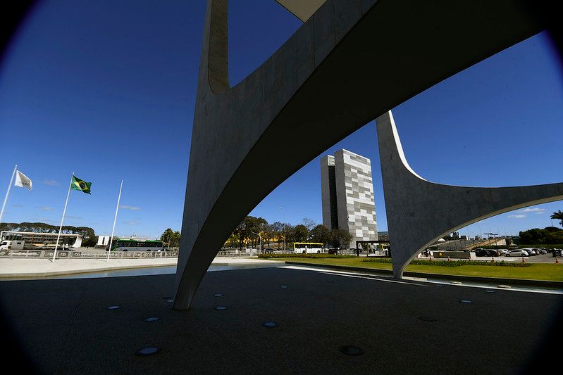 Pressionado pelo Congresso, governo prepara liberação de emendas parlamentares