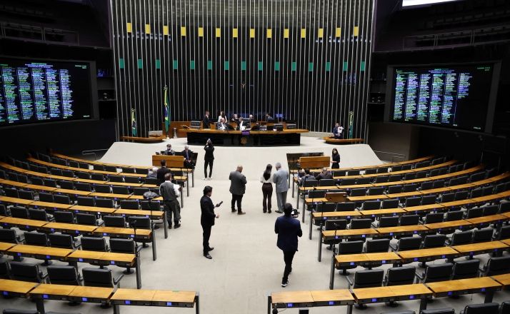 Votação de PL sobre minerais críticos é adiada para quarta (6); governo apoia texto