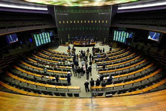 Oposição tenta barrar decretos de Lula sobre plataformas