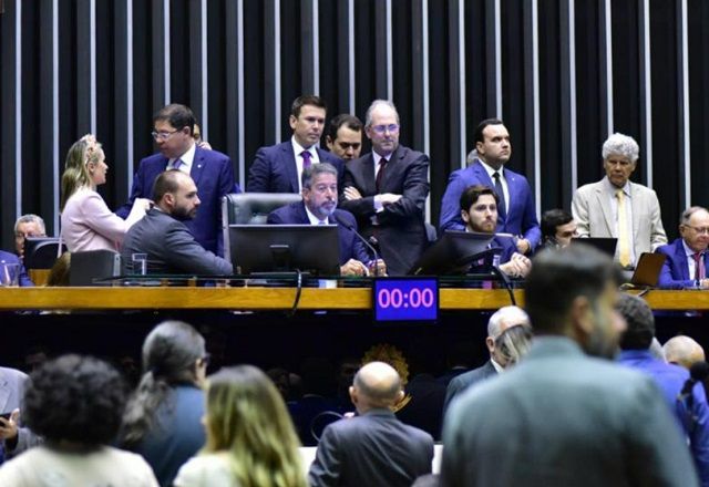 Deputados federais no plenário da Câmara (Zeca Ribeiro/Câmara dos Deputados)