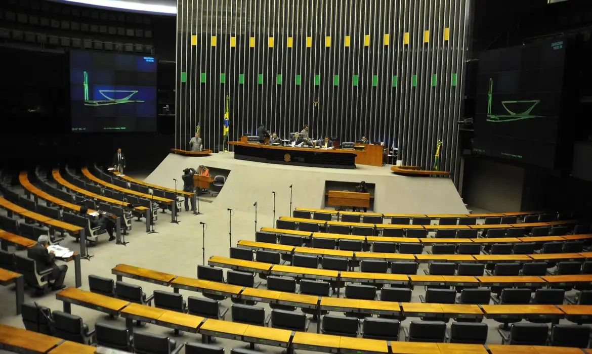 Dino mantém suspensão do orçamento secreto e defende última palavra do STF