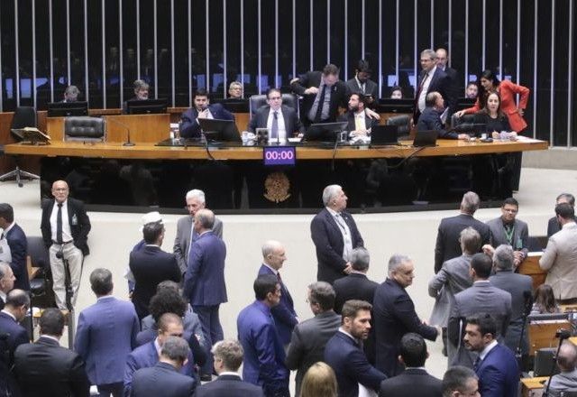 Plenário da Câmara nessa segunda (16), dia em em que requerimento de urgência de projeto para suspender decreto do IOF foi aprovado | Divulgação/Bruno Spada/Câmara dos Deputados