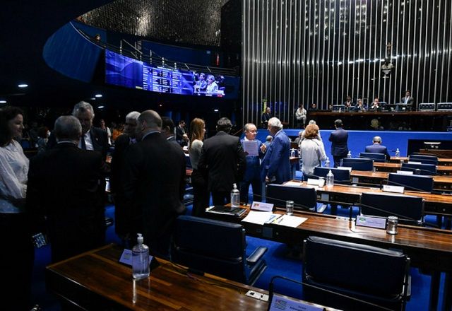 Senado faz 200 anos com baixa representação de minoria e predomínio de membros de famílias-políticas
