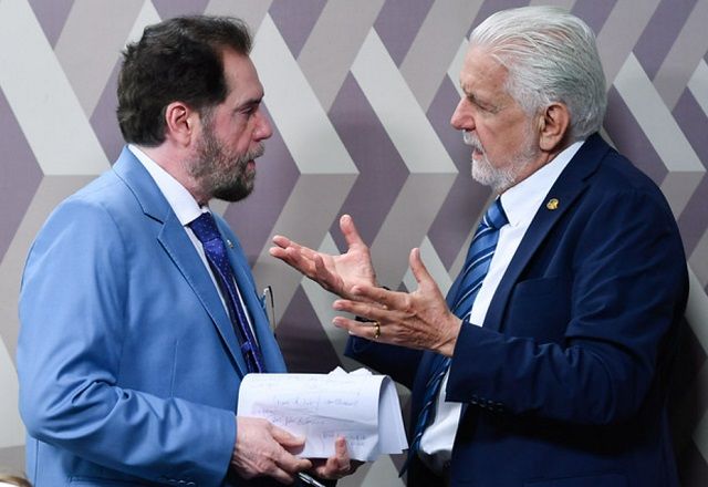 Jaques Wagner (PT-BA) se comprometeu a se dirigir ao governo para pedir uma reunião com Plínio Valério (PSDB-AM) para discutirem a proposta | Edilson Rodrigues/Agência Senado
