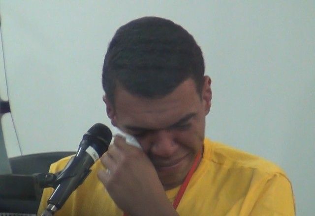 PM que jogou homem de ponte em SP chora em audiência de custódia