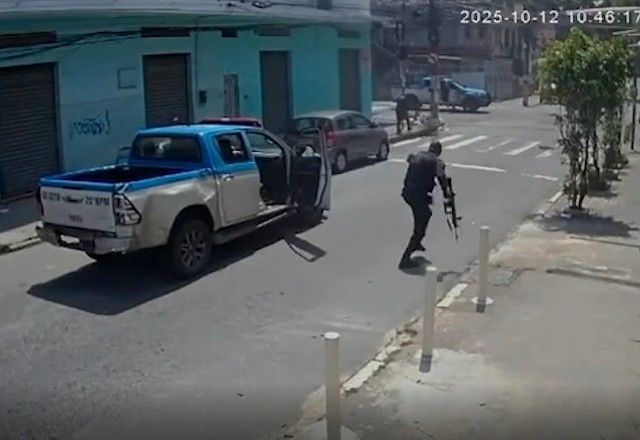 Perseguição policial em plena luz do dia termina com tiroteio e quatro mortos na Baixada Fluminense Perseguição policial em plena luz do dia termina com tiroteio e quatro mortos na Baixada Fluminense