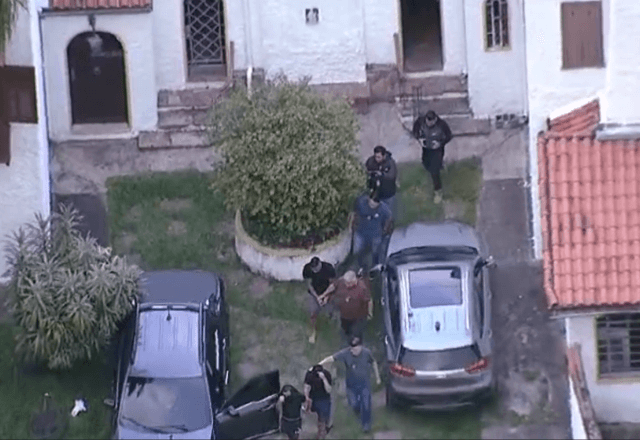 Polícia desarticula central de golpes em mansão de luxo em SP Polícia desarticula central de golpes em mansão de luxo em SP