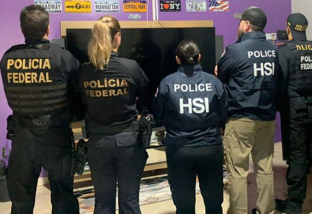 policiais federais e policiais da Agência de Investigações de Segurança Interna dos EUA