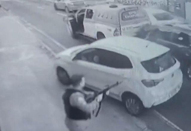 Policiais e criminosos com fuzis trocam tiros em Nilópolis (RJ); veja vídeo