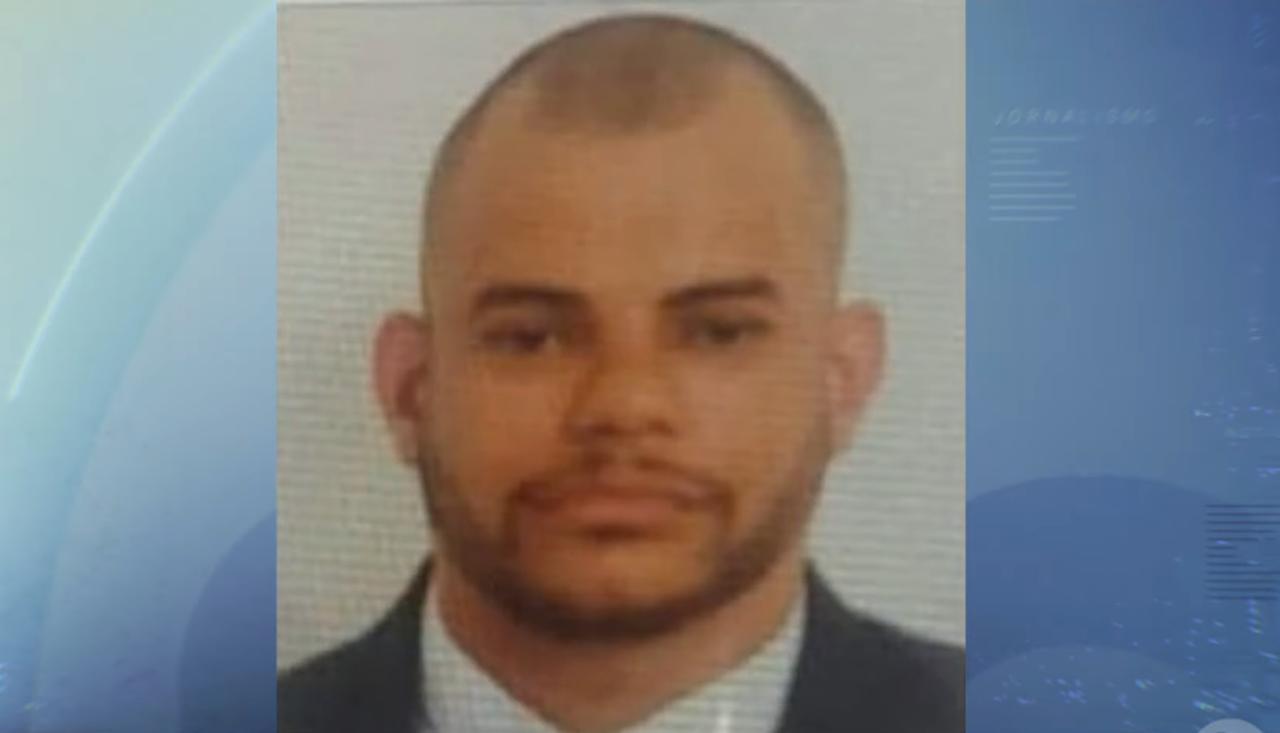 O policial civil Vinícius Silva de Souza atirou contra a namorada e outros policiais que estavam na Delegacia da Mulher no RJ | Reprodução