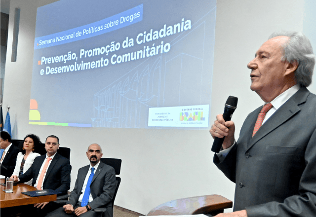 A cerimônia ocorreu no mesmo dia em que o Supremo Tribunal Federal (STF) definiu 40 gramas como limite para o porte da maconha | Divulgação MJ