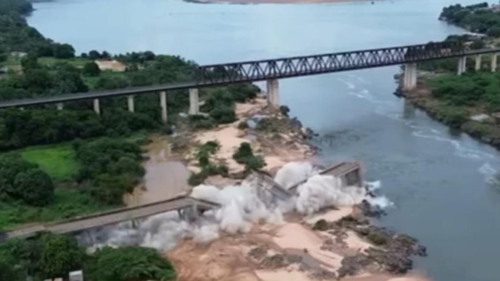 O que restou da ponte entre Tocantins e Maranhão foi implodido neste domingo (2) | Reprodução