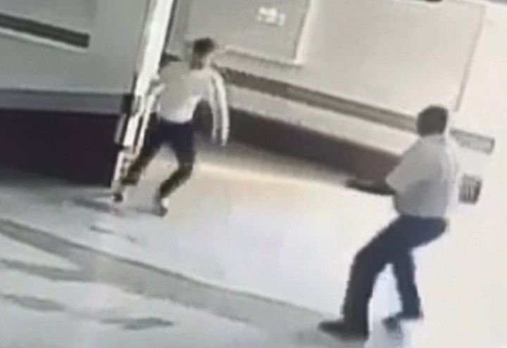 Porteiro é agredido ao tentar impedir furto dentro de condomínio