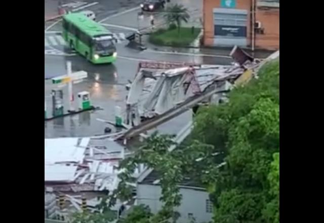 posto de combustível teve teto arrancadoem santa catarina