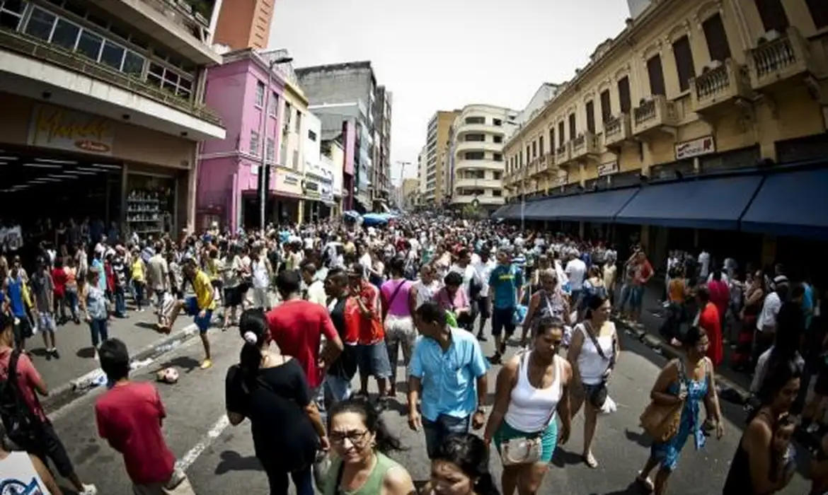 Datafolha: 69% dos brasileiros acreditam em melhoria de vida para 2026