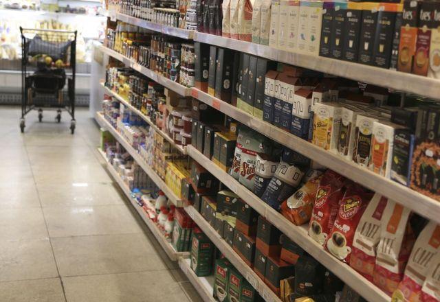 prateleira de supermercado