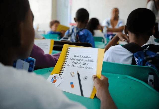 “Na escola a gente aprende a viver em sociedade”, diz especialista sobre falhas no acesso à educação infantil “Na escola a gente aprende a viver em sociedade”, diz especialista sobre falhas no acesso à educação infantil