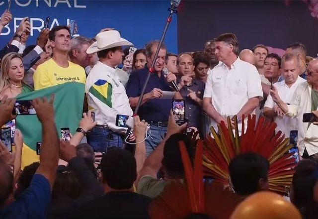 "É uma luta do bem contra o mal", diz Bolsonaro "É uma luta do bem contra o mal", diz Bolsonaro