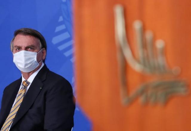 presidente Jair Bolsonaro no Planalto de máscara