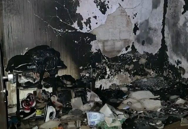 Rapaz ateia fogo na casa da mãe por duas vezes, no mesmo dia, e é preso
