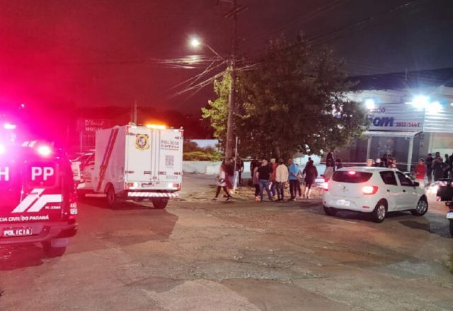 Homem é morto com mais de 10 tiros em Curitiba. Foto: Kostin Jr/Rede Massa