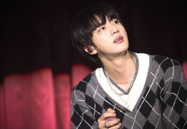 Mulher japonesa é investigada por beijo sem consentimento em Jin, do BTS