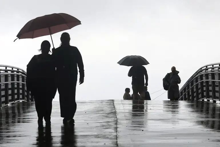 Domingo (18) será marcado por chuva, frio e instabilidades